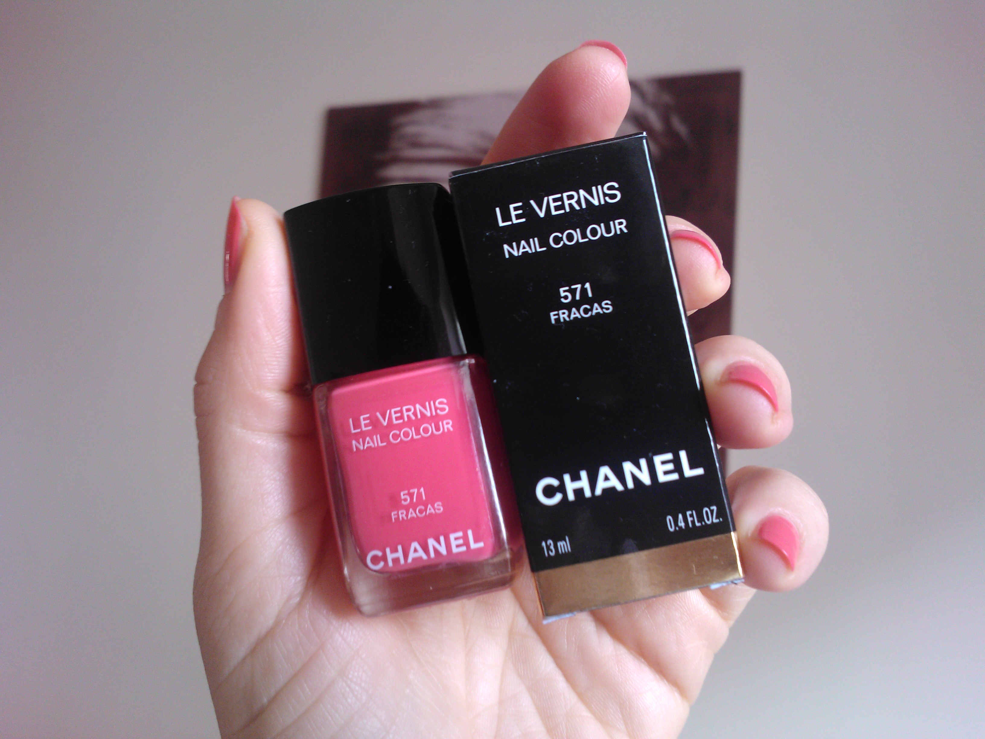 Весенние лаки Chanel: 571 Fracas, 569 Emprise, 573 Accessoire